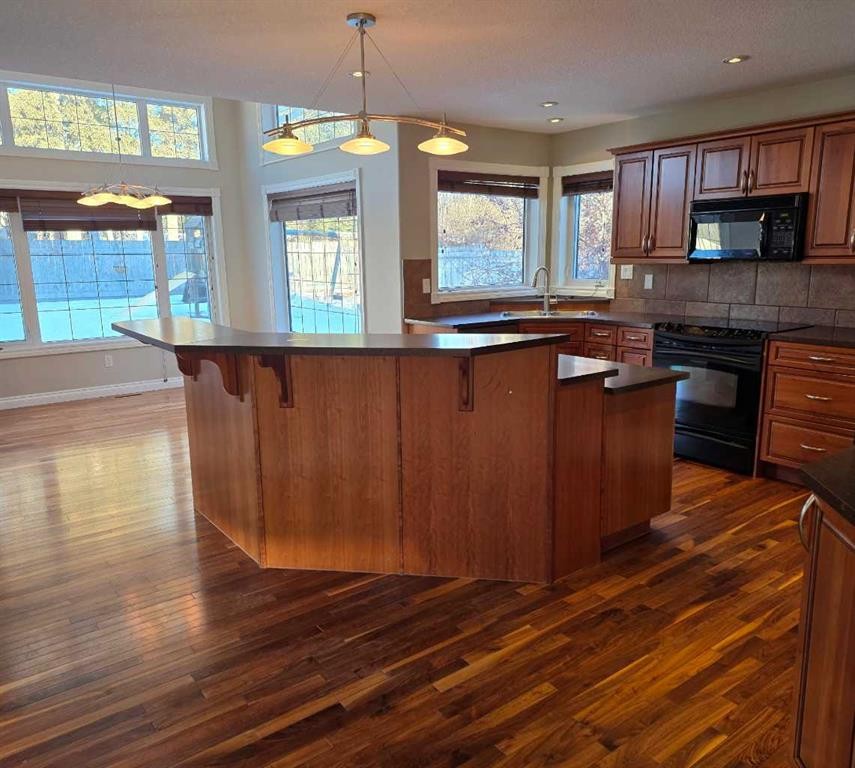 









6138


11

Avenue,
Edson,




AB
T7E 1Y8

