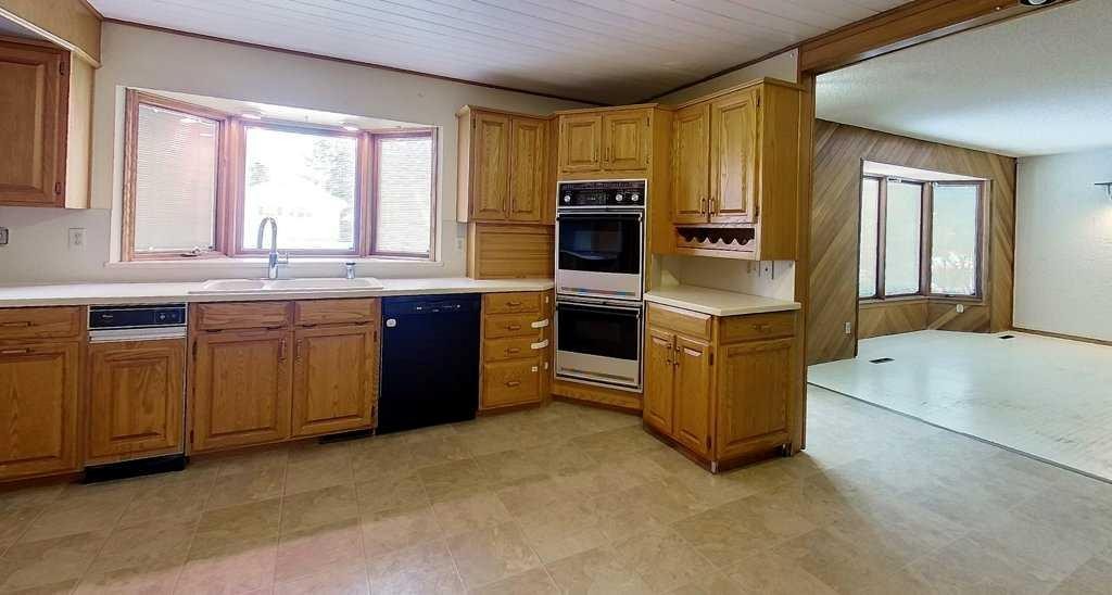 









4324


7

Avenue,
Edson,




AB
T7E 1B5

