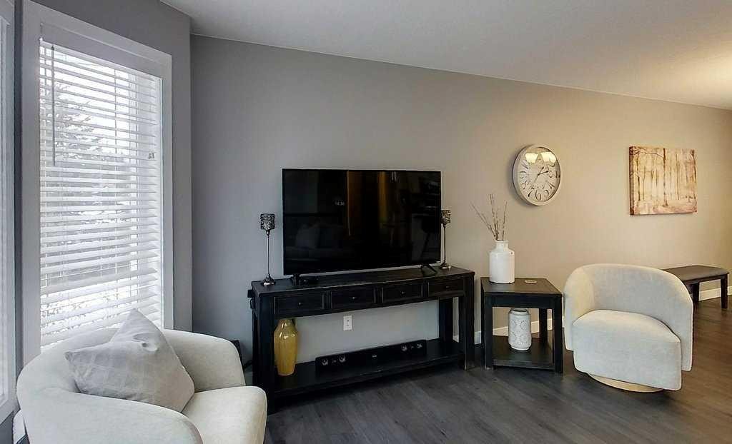 









6218


12

Avenue South,
Edson,




AB
T7E1Y5

