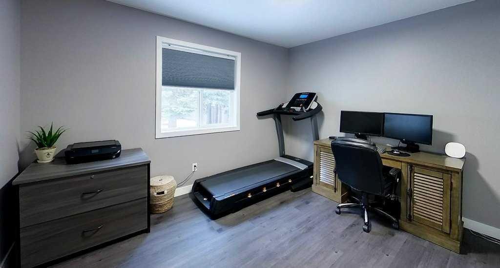 









6218


12

Avenue South,
Edson,




AB
T7E1Y5

