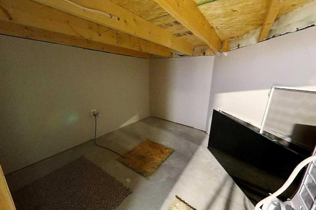 









6218


12

Avenue South,
Edson,




AB
T7E1Y5

