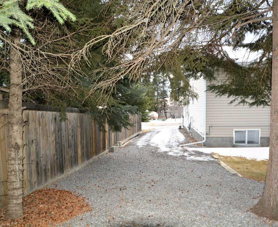 









6218


12

Avenue South,
Edson,




AB
T7E1Y5

