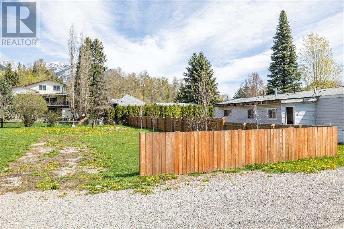 












Lot 2 Hand Avenue

,
Fernie,







British Columbia
V0B1M1

