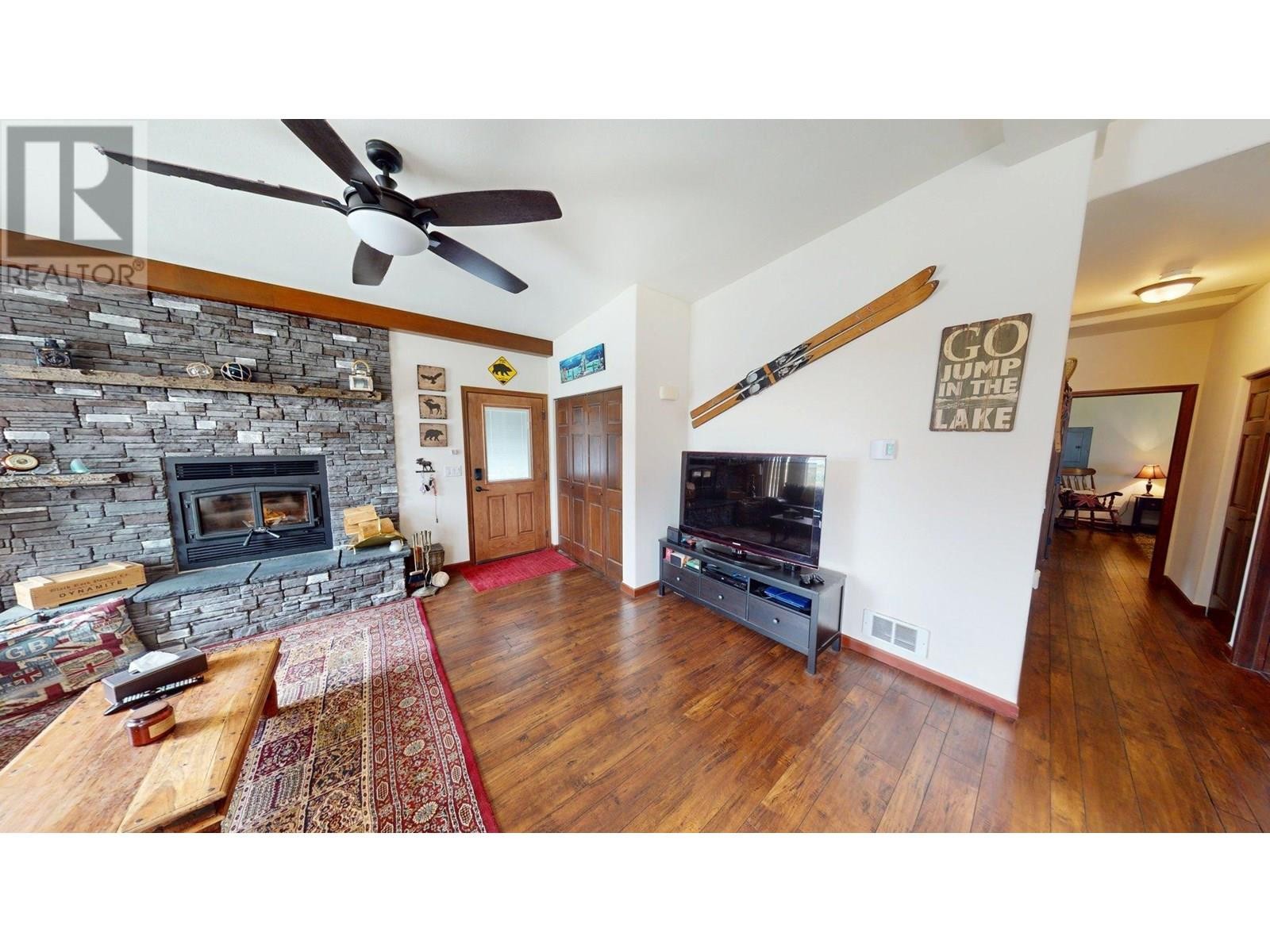 












1695 Koocanusa Lake Drive

,
Newgate,




British Columbia
V0B1T5


