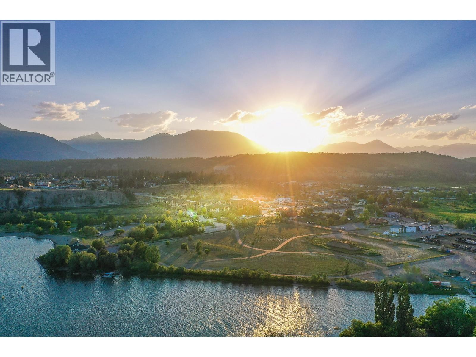 












205 THIRD Avenue Unit# 2114

,
Invermere,




British Columbia
V0A1K7

