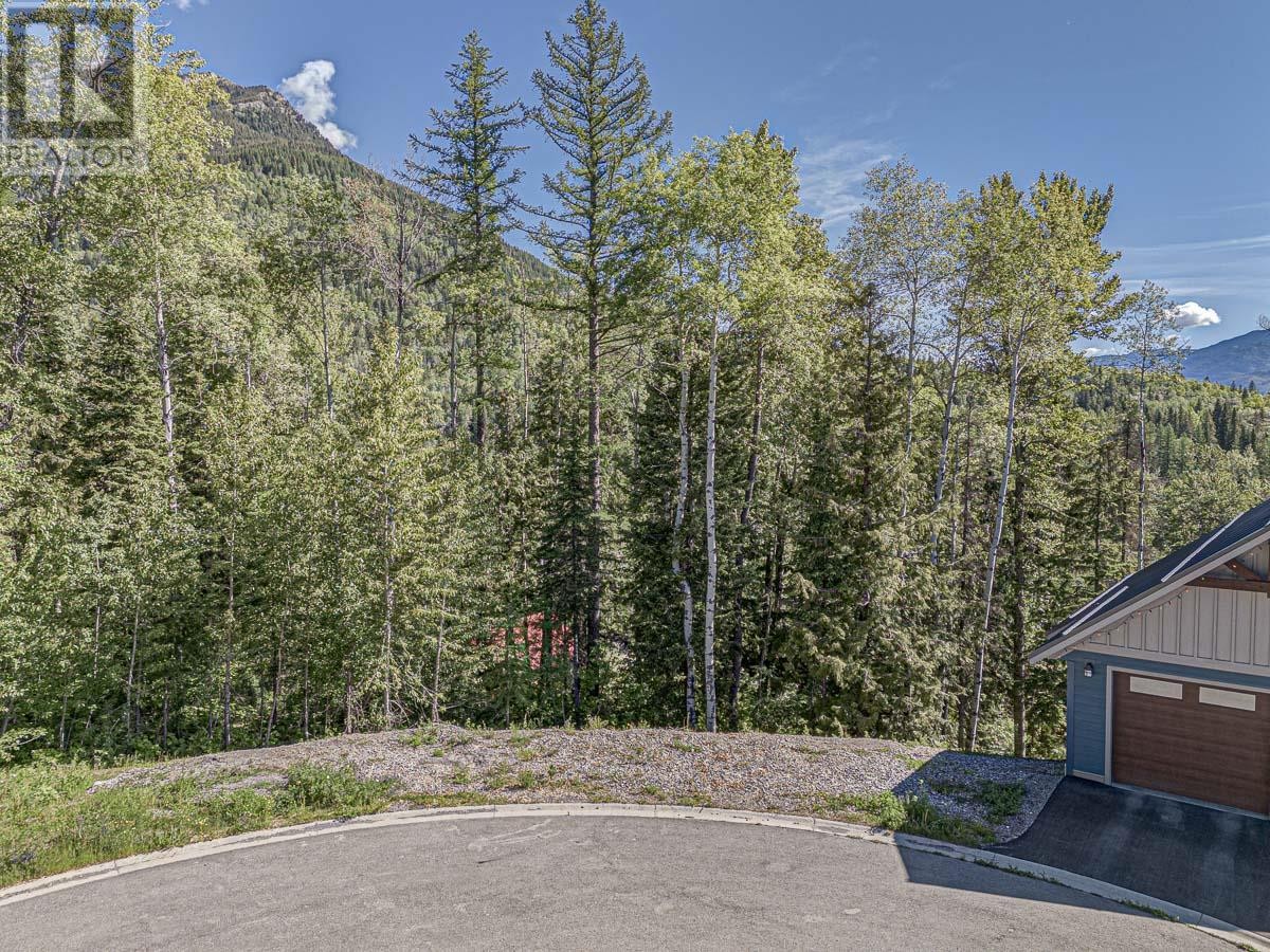 












9 ALPINE TRAIL Place Unit# Lot 16

,
Fernie,







British Columbia
V0B1M5

