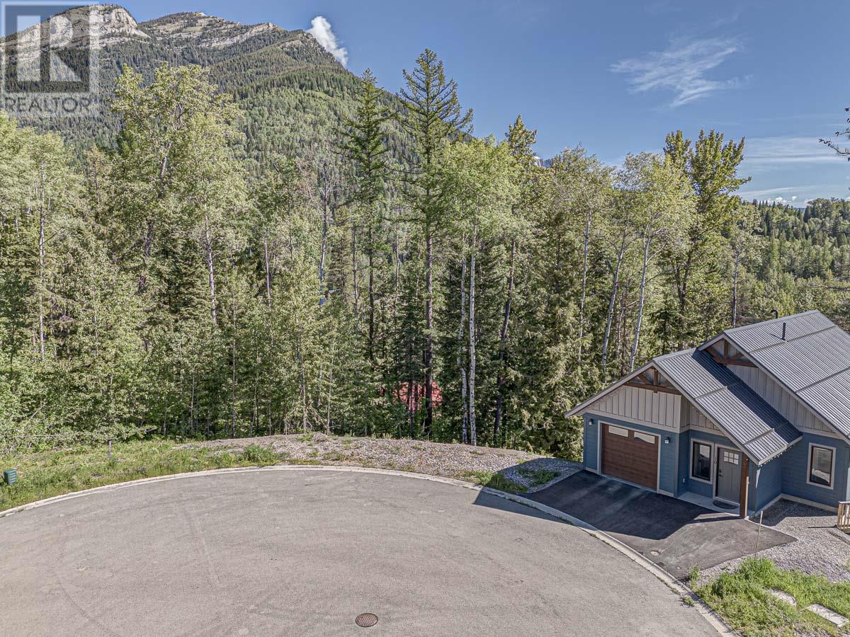 












9 ALPINE TRAIL Place Unit# Lot 16

,
Fernie,







British Columbia
V0B1M5

