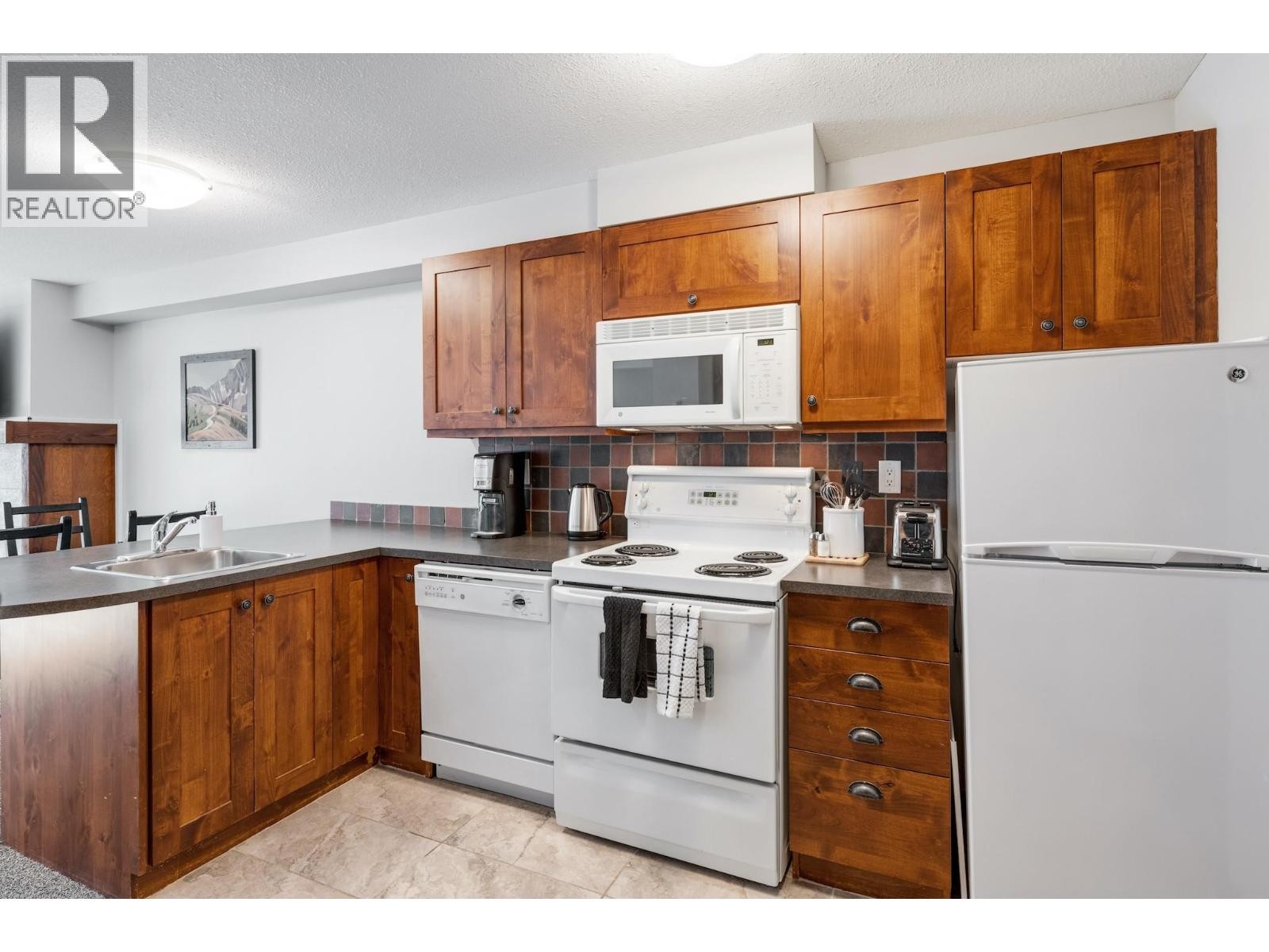 












2070 SUMMIT Drive Unit# 301B

,
Panorama,




British Columbia
V0A1T0

