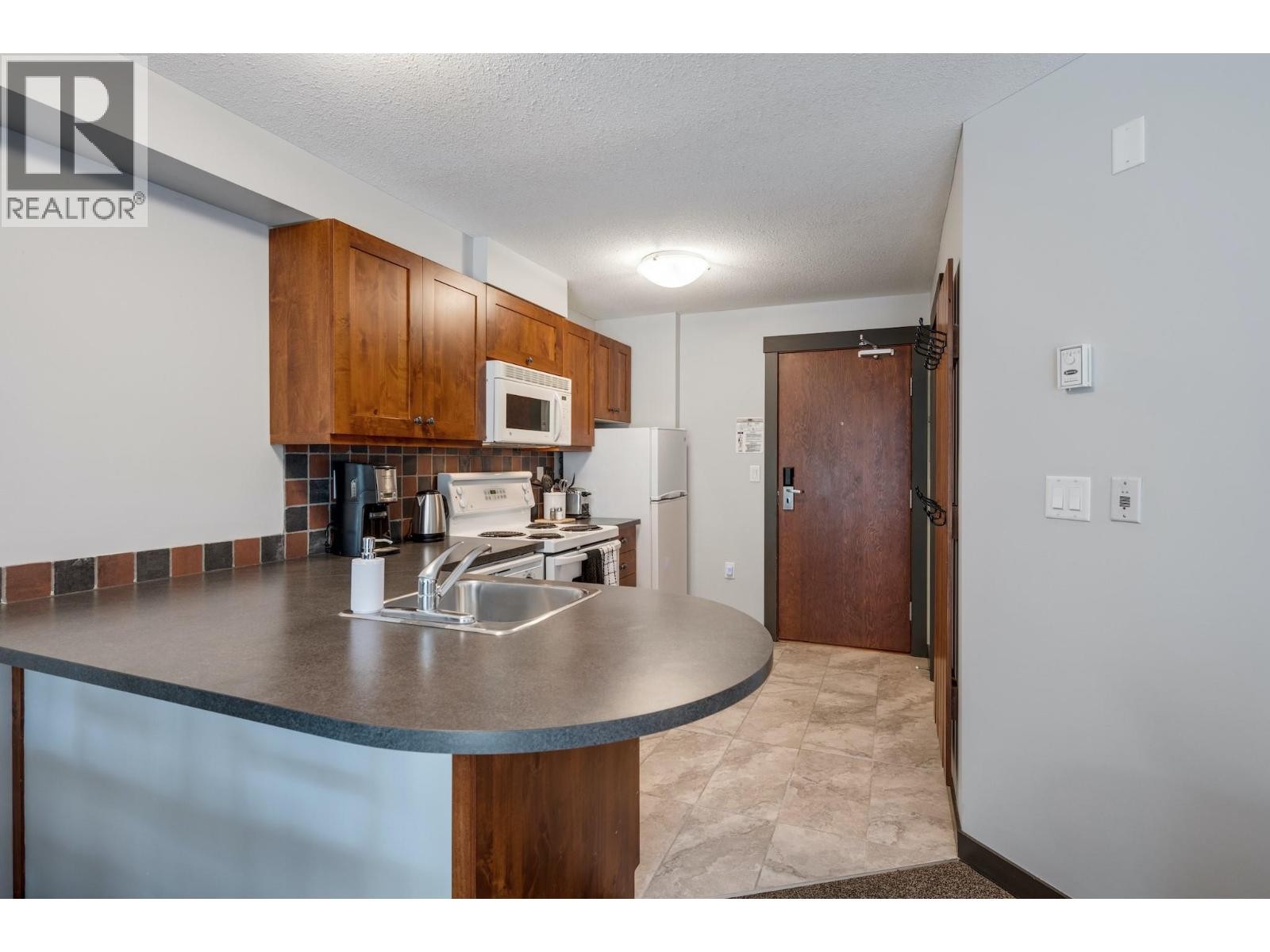 












2070 SUMMIT Drive Unit# 301B

,
Panorama,




British Columbia
V0A1T0

