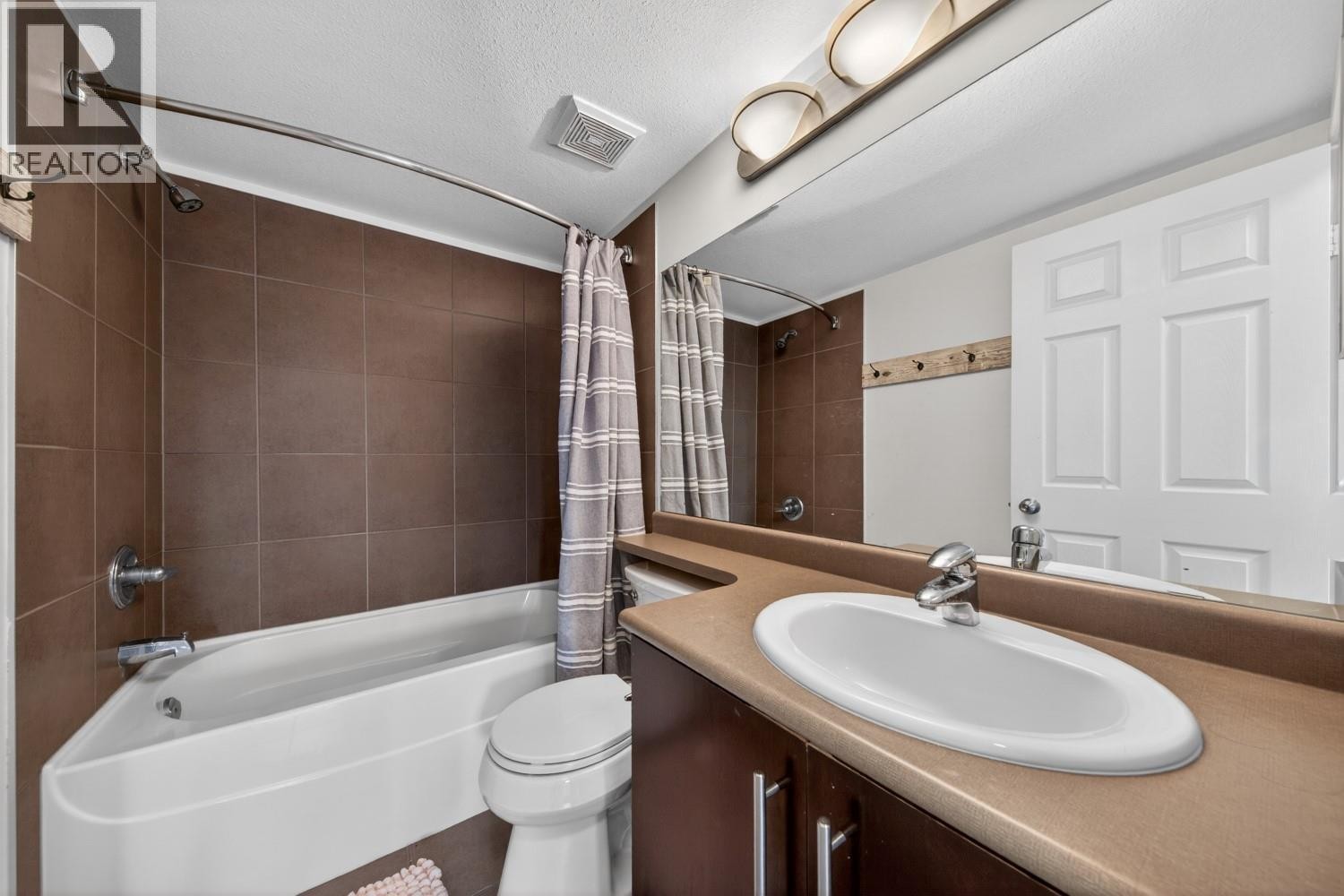 












205 Third Avenue Unit# 2102

,
Invermere,




British Columbia
V0A1K7

