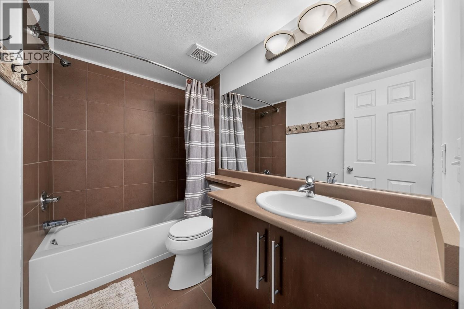 












205 Third Avenue Unit# 2102

,
Invermere,




British Columbia
V0A1K7

