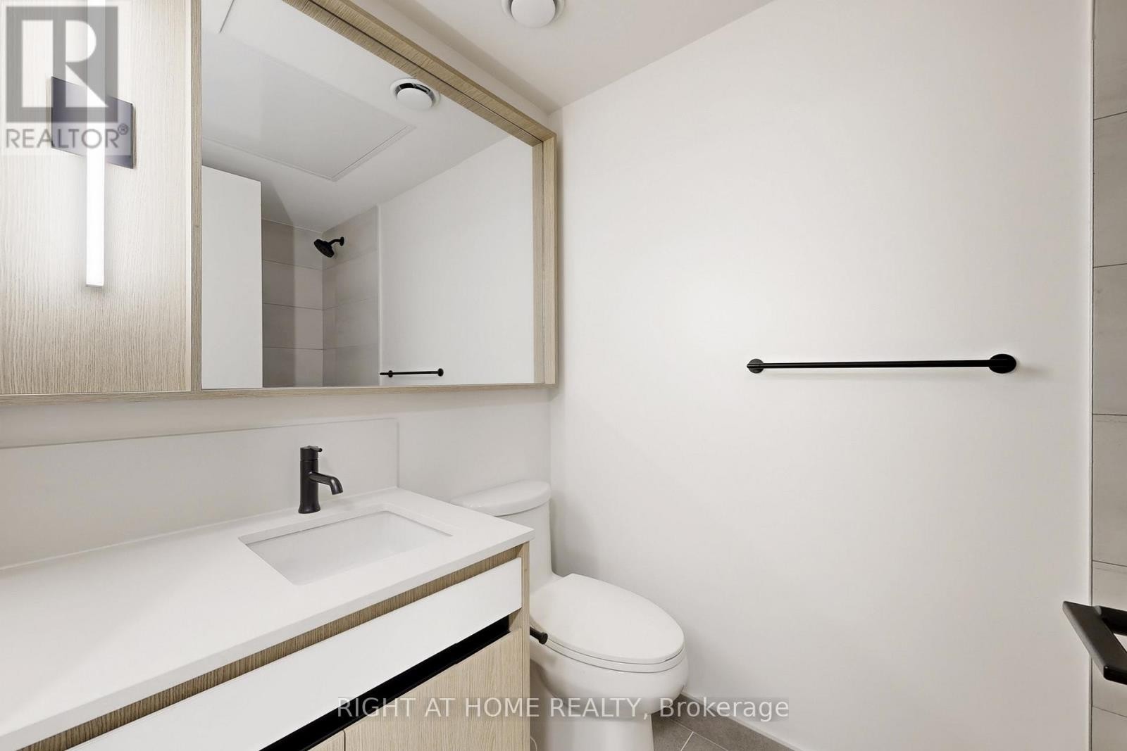 












311 - 5 LAKEVIEW AVENUE

,
Toronto (Trinity-Bellwoods),




Ontario
M6J0H3

