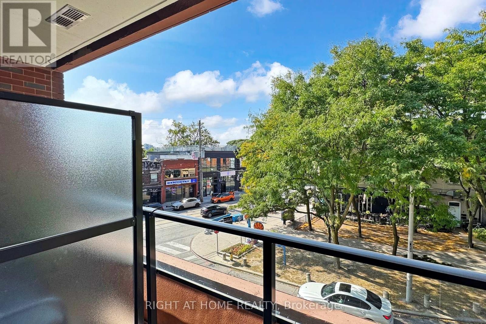 












311 - 5 LAKEVIEW AVENUE

,
Toronto (Trinity-Bellwoods),




Ontario
M6J0H3

