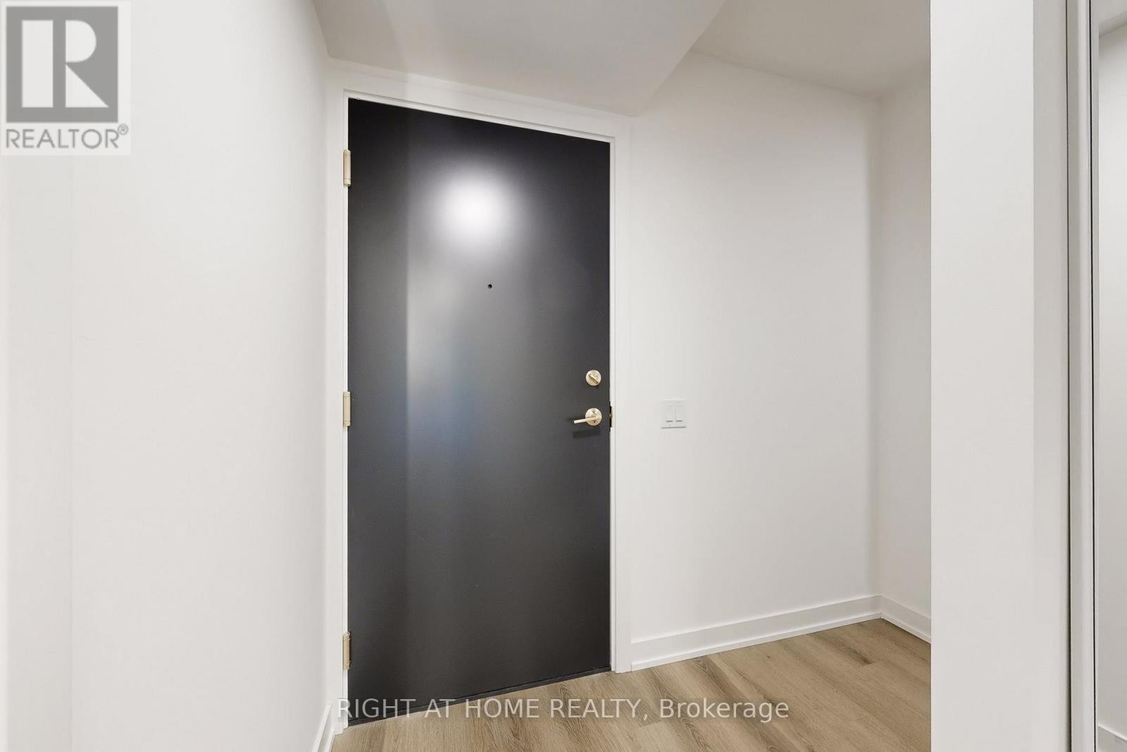 












311 - 5 LAKEVIEW AVENUE

,
Toronto (Trinity-Bellwoods),




Ontario
M6J0H3

