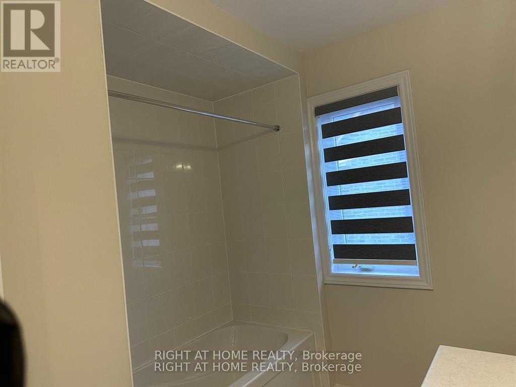 












46 SENAY CIRCLE

,
Clarington (Courtice),




Ontario
L1E0H8

