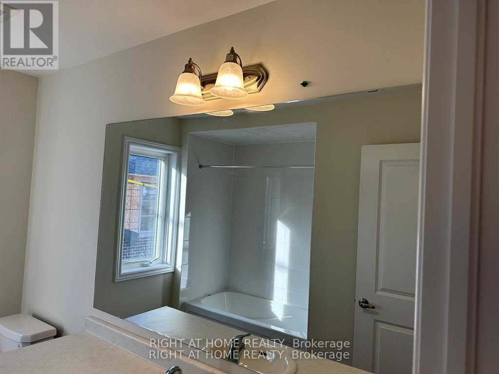 












46 SENAY CIRCLE

,
Clarington (Courtice),




Ontario
L1E0H8

