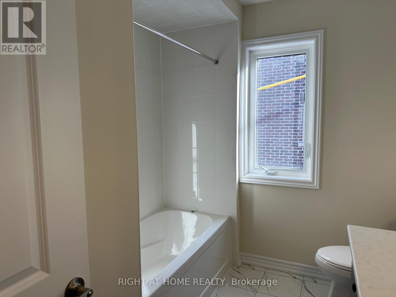 












46 SENAY CIRCLE

,
Clarington (Courtice),




Ontario
L1E0H8

