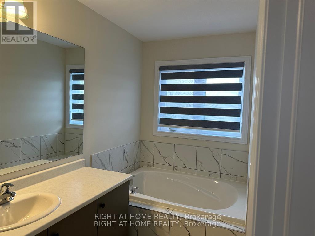 












46 SENAY CIRCLE

,
Clarington (Courtice),




Ontario
L1E0H8

