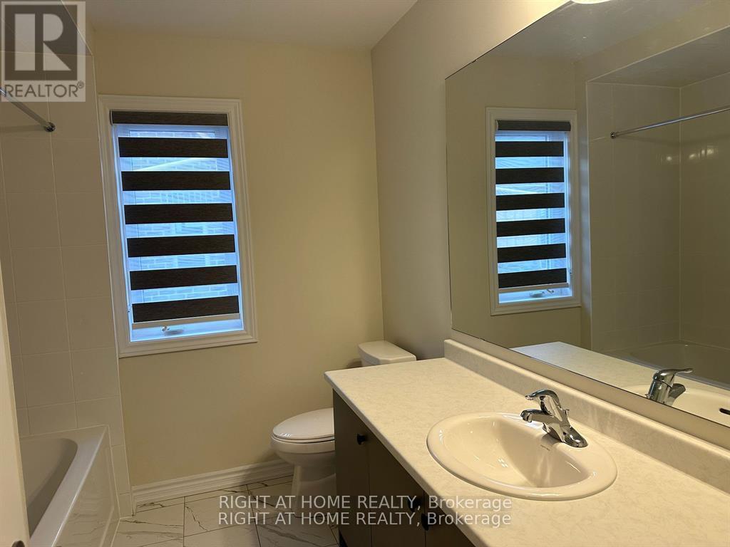 












46 SENAY CIRCLE

,
Clarington (Courtice),




Ontario
L1E0H8

