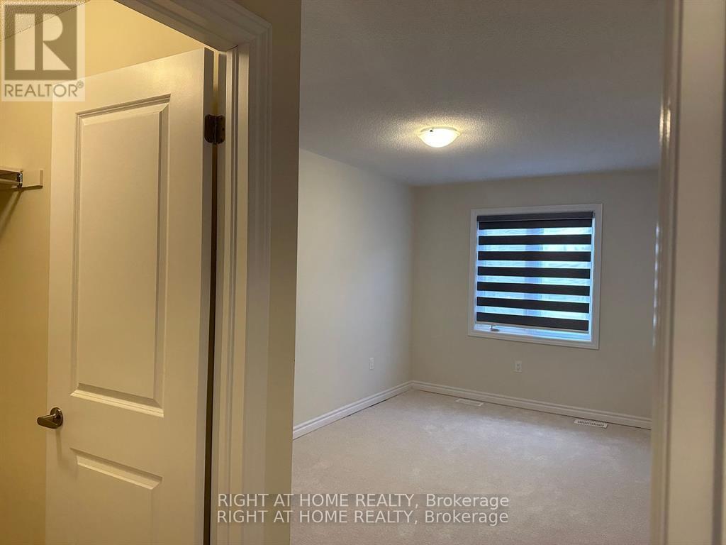 












46 SENAY CIRCLE

,
Clarington (Courtice),




Ontario
L1E0H8

