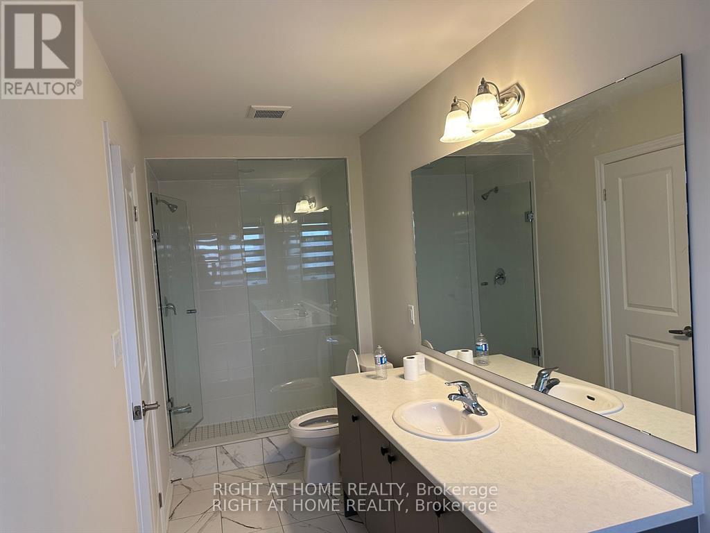 












46 SENAY CIRCLE

,
Clarington (Courtice),




Ontario
L1E0H8

