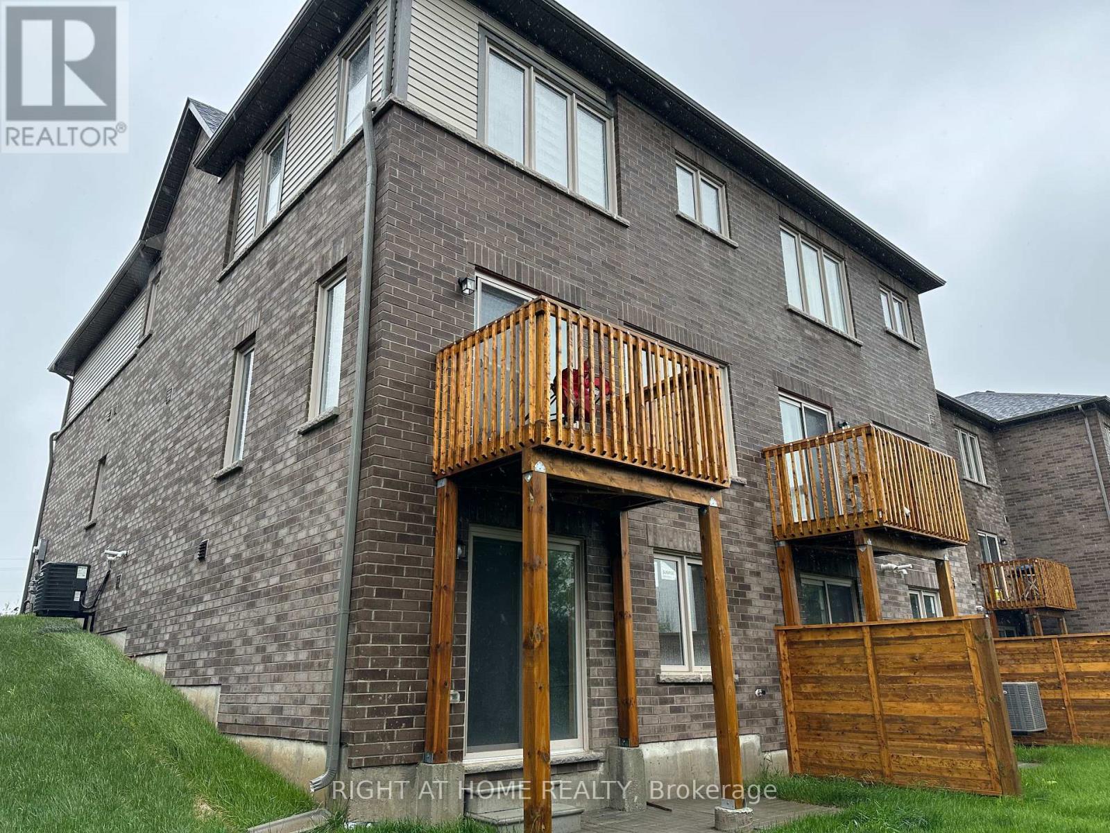 












46 SENAY CIRCLE

,
Clarington (Courtice),




Ontario
L1E0H8

