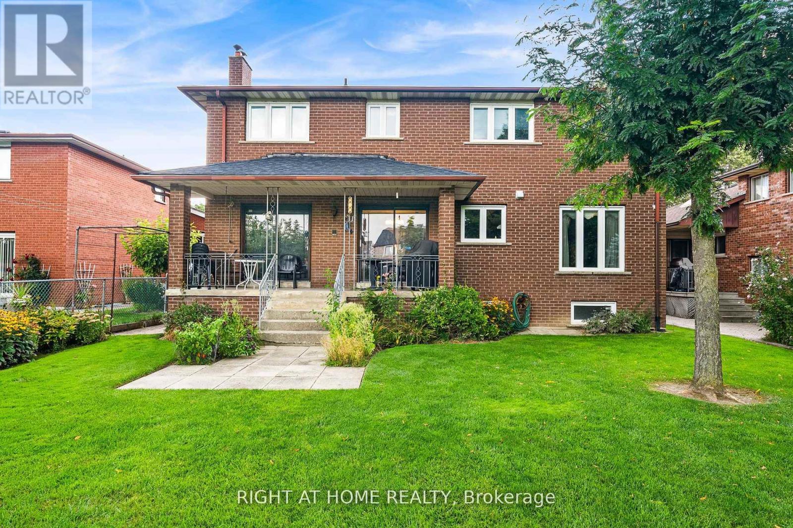 












33 MAY AVE

,
Richmond Hill,




Ontario
L4C3S7

