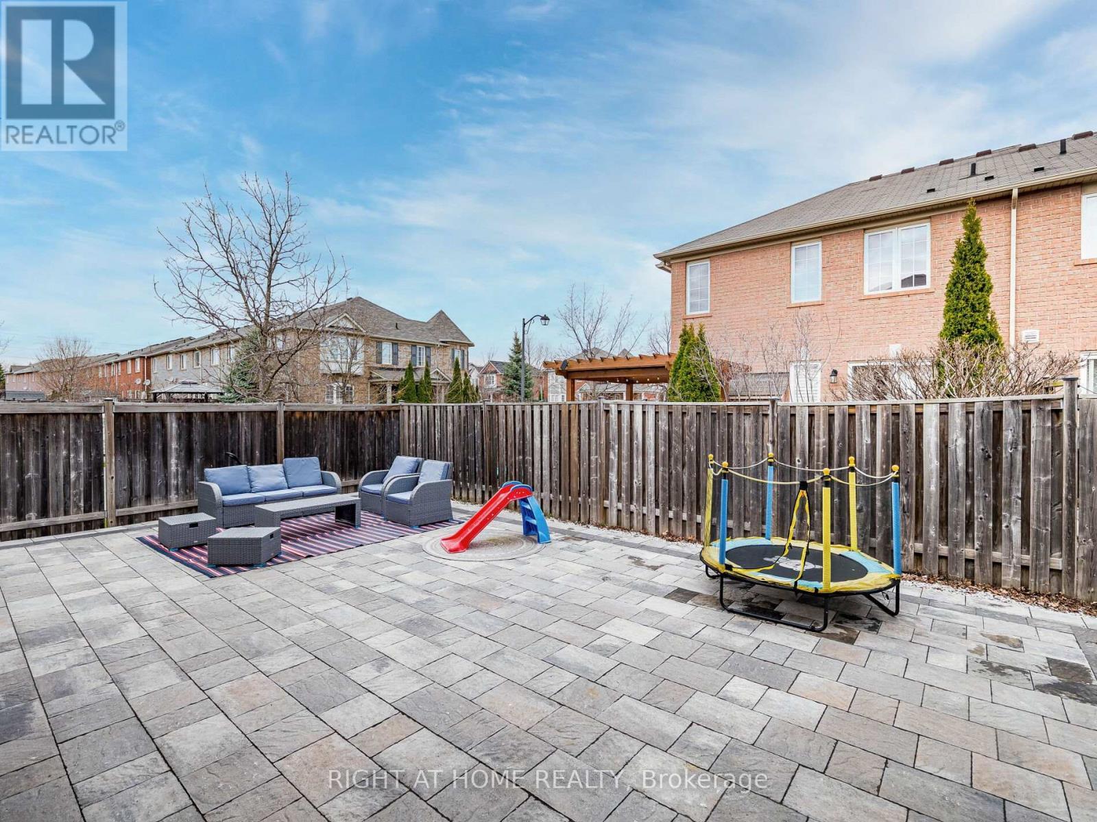 












645 GERVAIS TERRACE

,
Milton (CO Coates),




Ontario
L9T7R7

