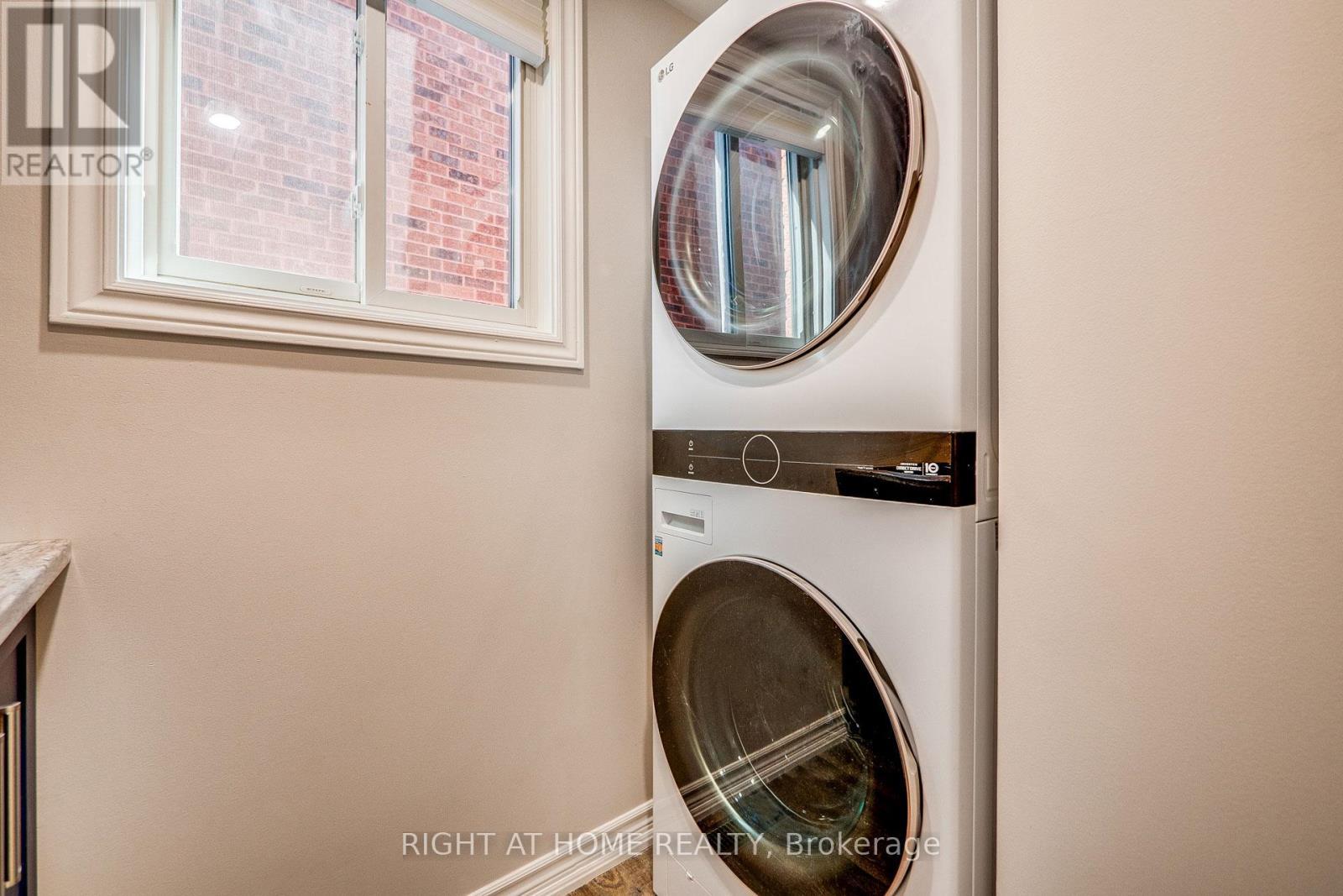 












3251 GREENBELT CRESCENT

,
Mississauga (Lisgar),




Ontario
L5N5X8

