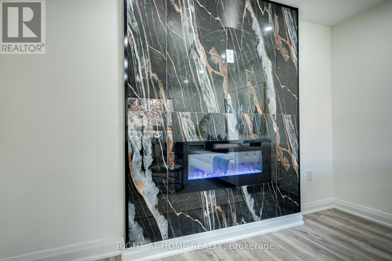 












3251 GREENBELT CRESCENT

,
Mississauga (Lisgar),




Ontario
L5N5X8


