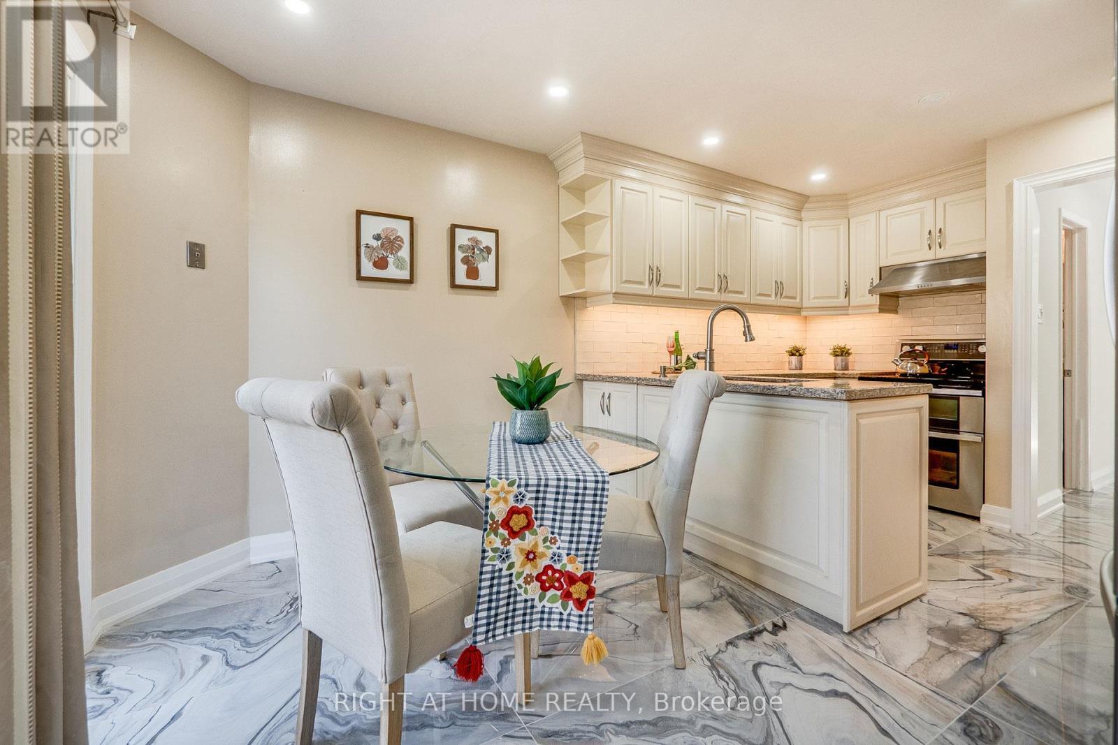 












3251 GREENBELT CRESCENT

,
Mississauga (Lisgar),




Ontario
L5N5X8

