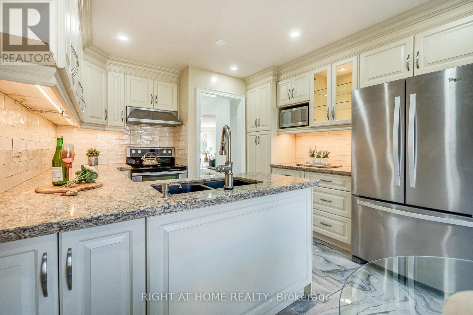 












3251 GREENBELT CRESCENT

,
Mississauga (Lisgar),




Ontario
L5N5X8

