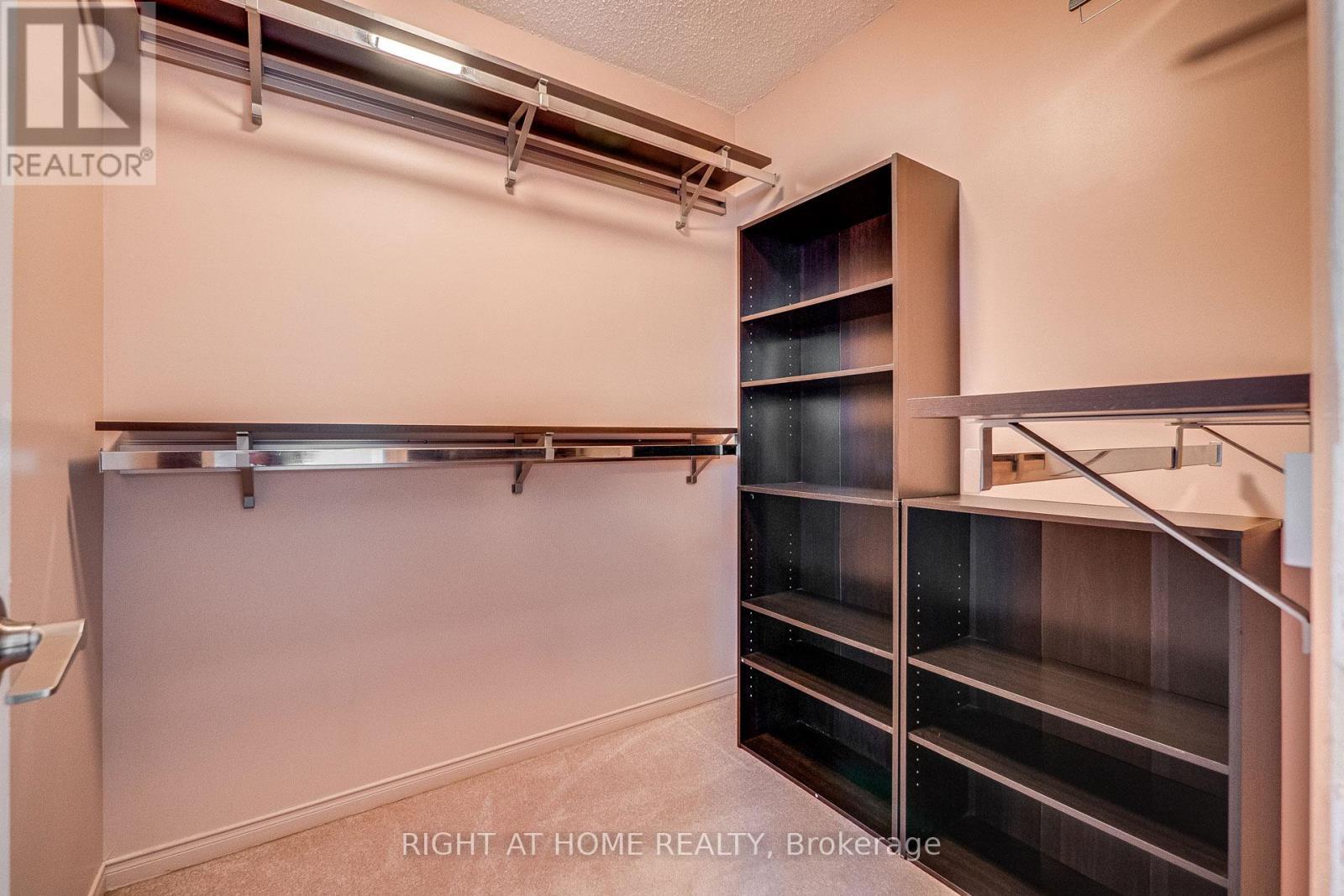 












3251 GREENBELT CRESCENT

,
Mississauga (Lisgar),




Ontario
L5N5X8

