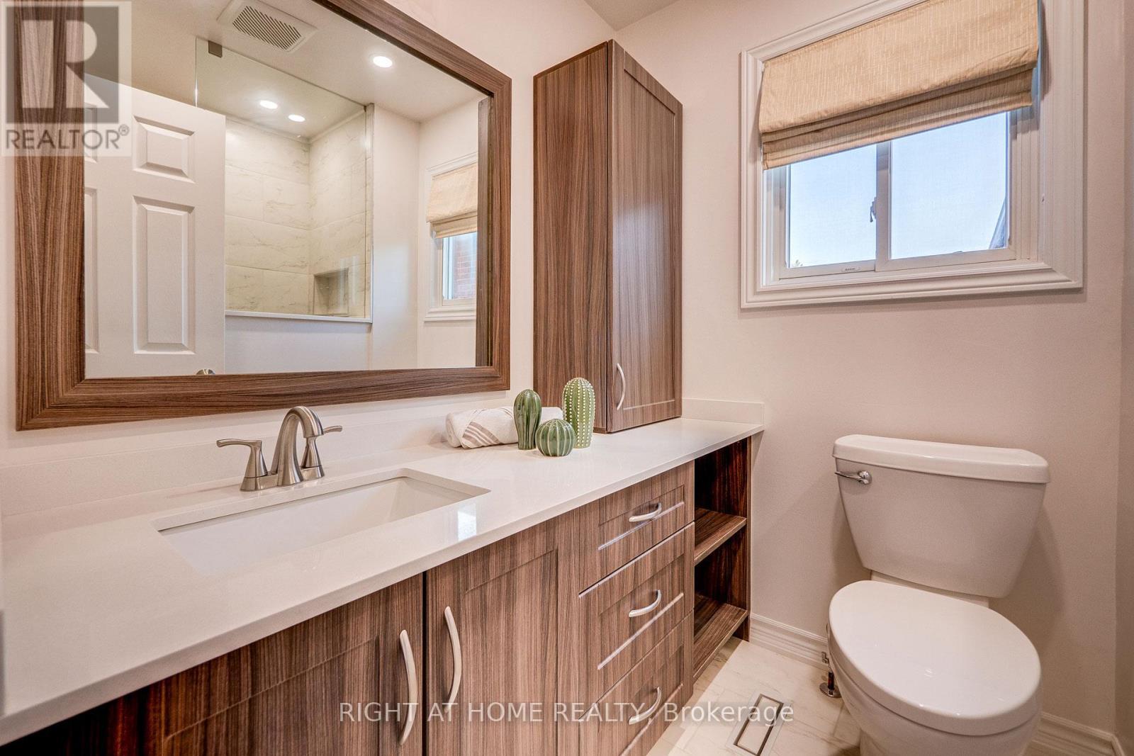 












3251 GREENBELT CRESCENT

,
Mississauga (Lisgar),




Ontario
L5N5X8

