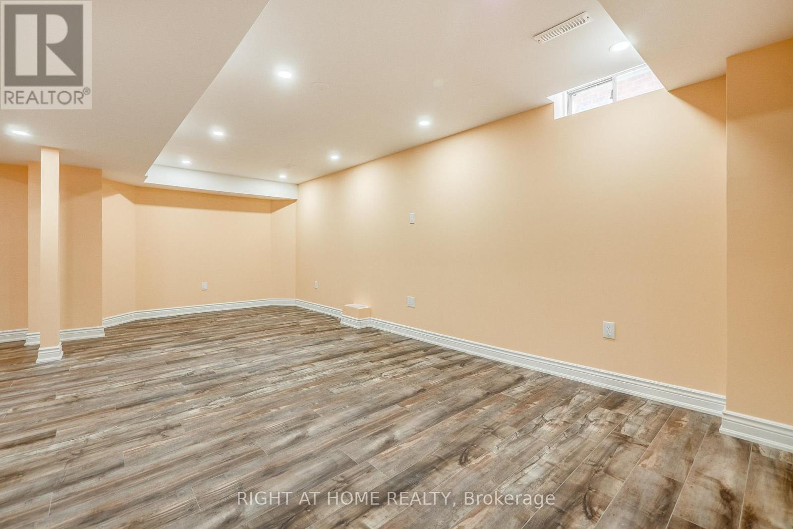 












3251 GREENBELT CRESCENT

,
Mississauga (Lisgar),




Ontario
L5N5X8

