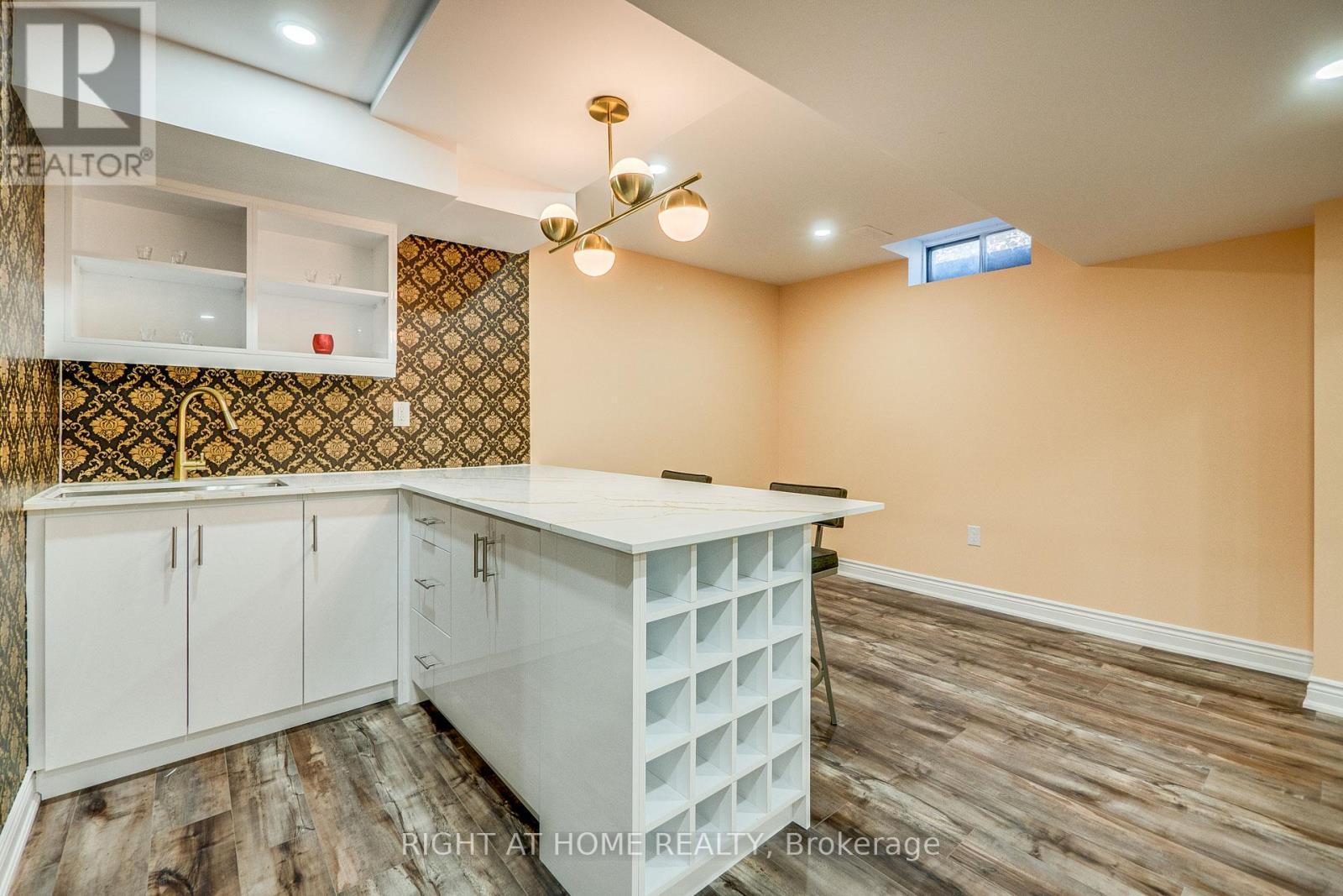 












3251 GREENBELT CRESCENT

,
Mississauga (Lisgar),




Ontario
L5N5X8

