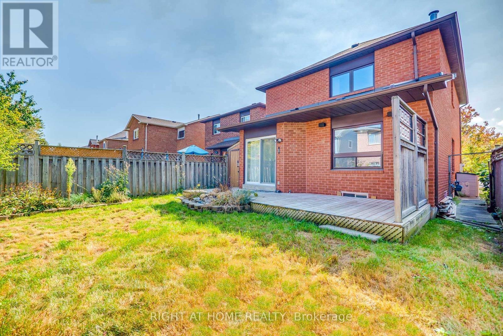 












3251 GREENBELT CRESCENT

,
Mississauga (Lisgar),




Ontario
L5N5X8

