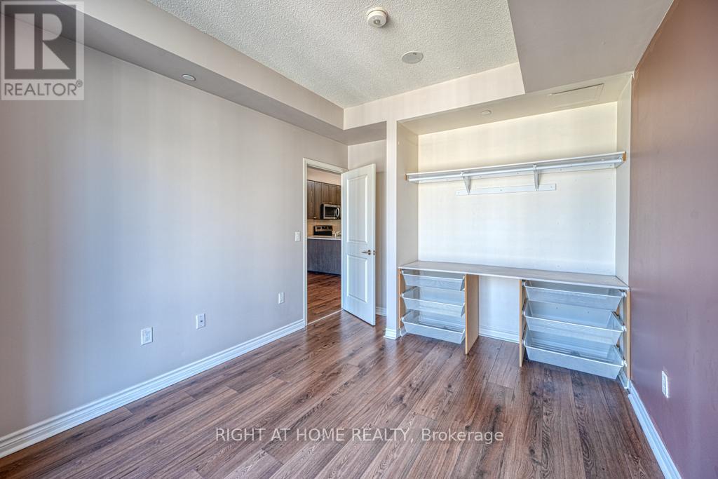 












2310 - 349 RATHBURN ROAD W

,
Mississauga (City Centre),




Ontario
L5B0G9

