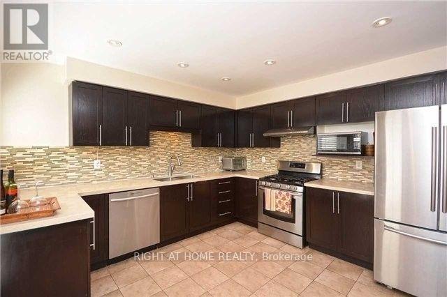 












2546 DASHWOOD DRIVE

,
Oakville (WT West Oak Trails),




Ontario
L6M4C2

