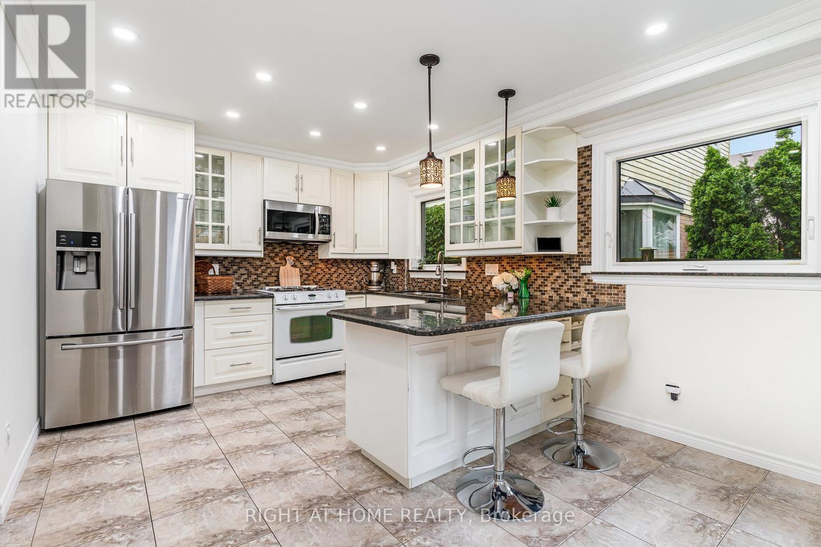 












6829 MARKWOOD PLACE

,
Mississauga (Meadowvale),




Ontario
L5N4K7

