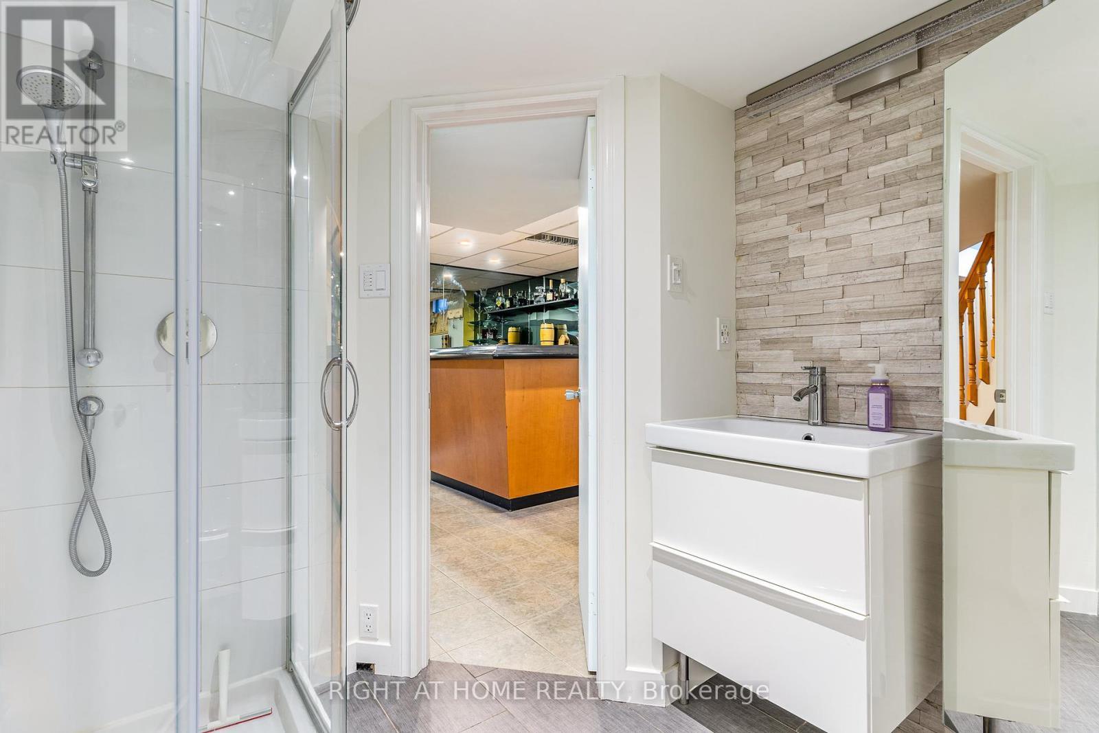 












6829 MARKWOOD PLACE

,
Mississauga (Meadowvale),




Ontario
L5N4K7

