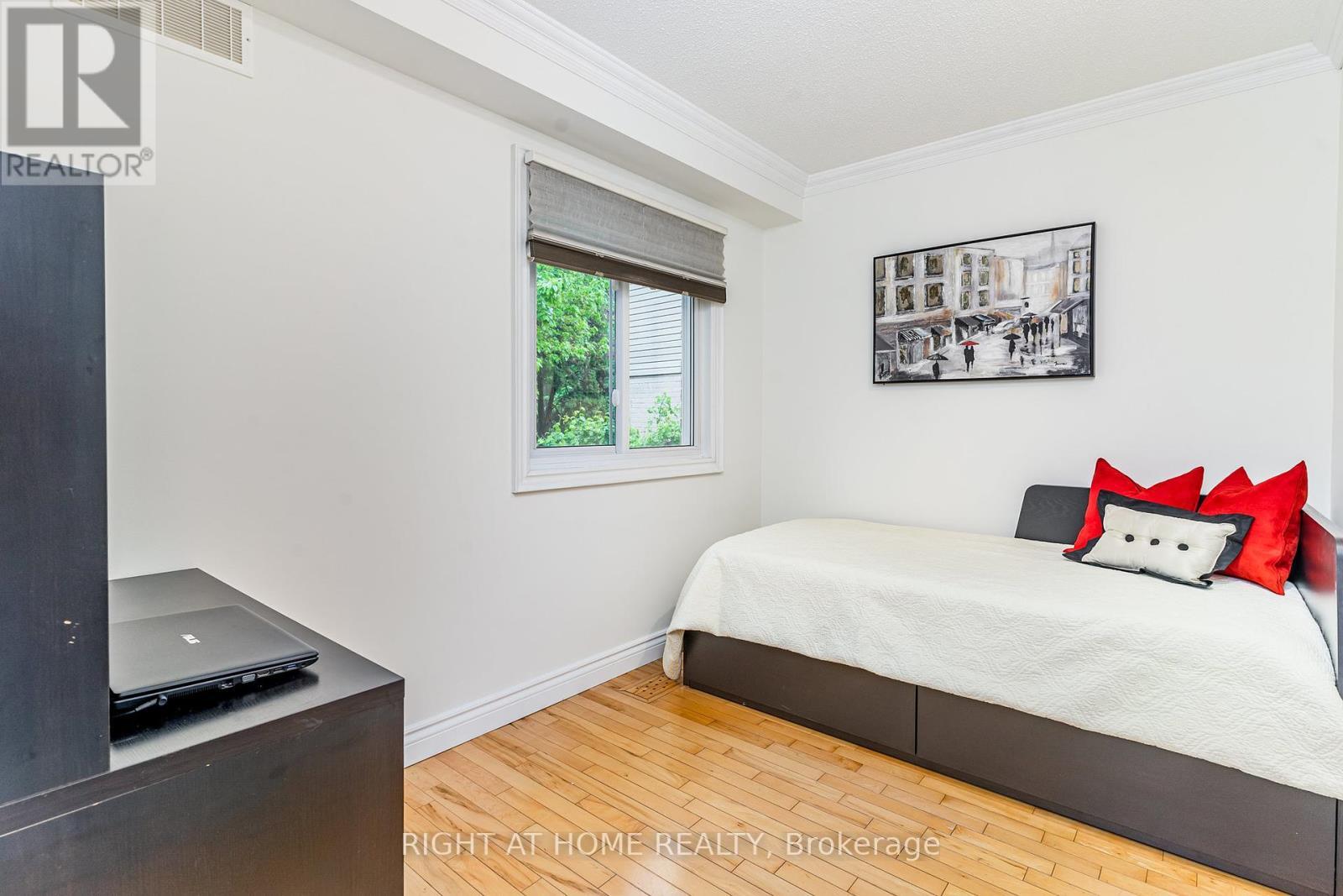 












6829 MARKWOOD PLACE

,
Mississauga (Meadowvale),




Ontario
L5N4K7

