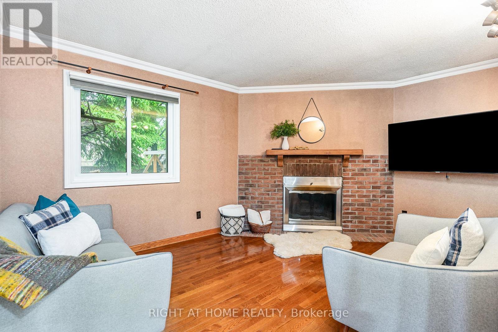 












6829 MARKWOOD PLACE

,
Mississauga (Meadowvale),




Ontario
L5N4K7

