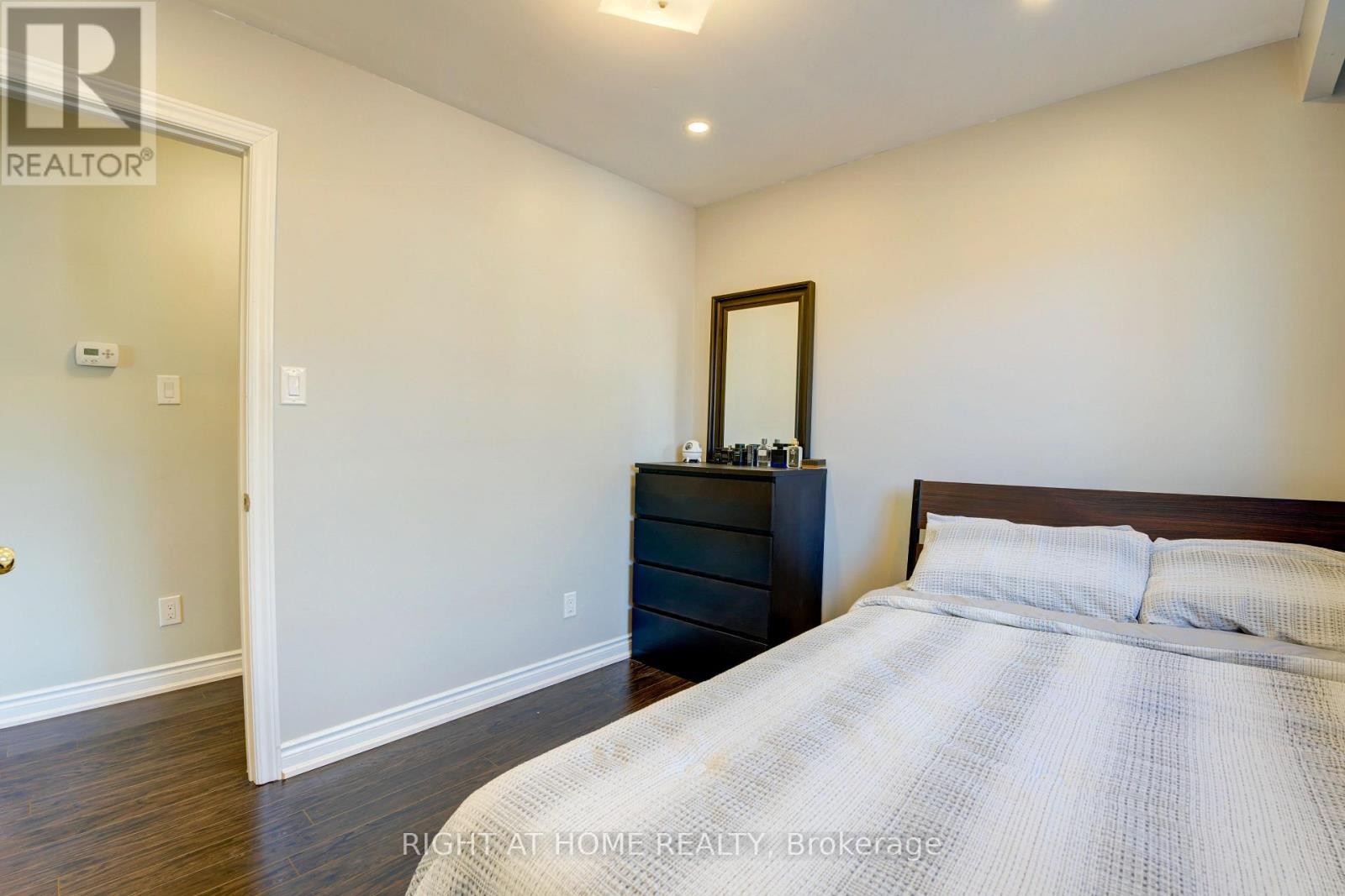 












208 MEADOWS BOULEVARD

,
Mississauga (Rathwood),




Ontario
L4Z1J9

