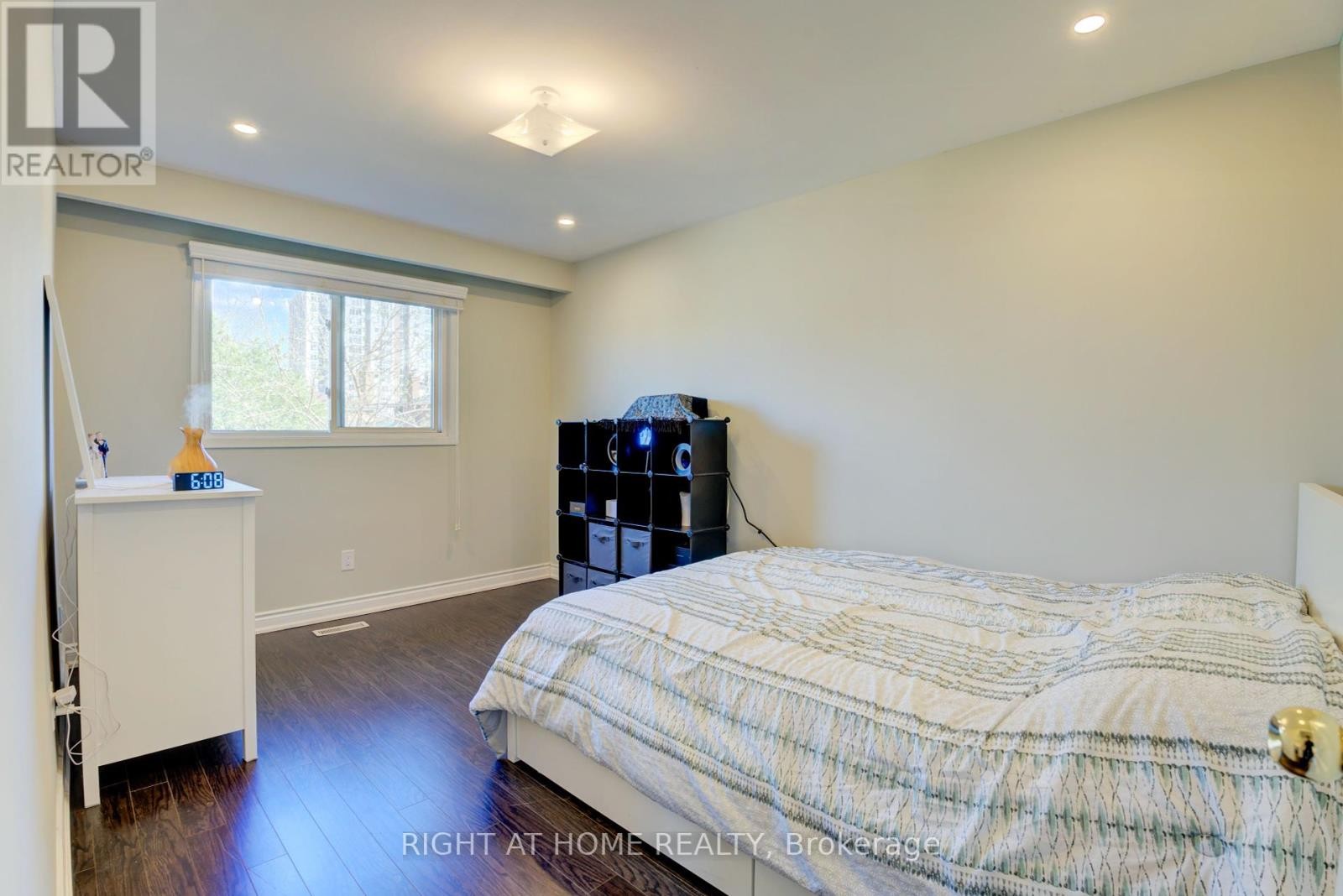 












208 MEADOWS BOULEVARD

,
Mississauga (Rathwood),




Ontario
L4Z1J9

