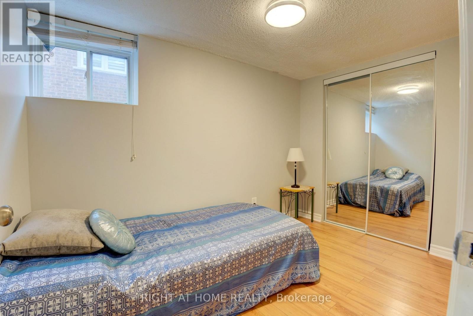 












208 MEADOWS BOULEVARD

,
Mississauga (Rathwood),




Ontario
L4Z1J9


