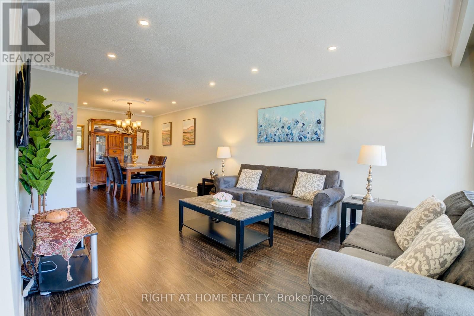 












208 MEADOWS BOULEVARD

,
Mississauga (Rathwood),




Ontario
L4Z1J9

