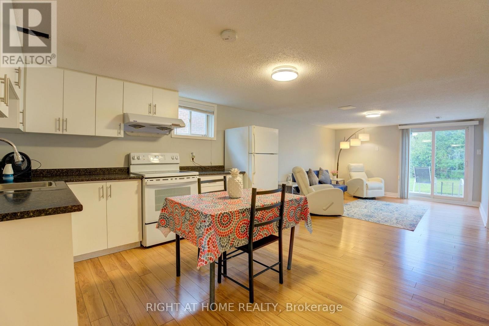 












208 MEADOWS BOULEVARD

,
Mississauga (Rathwood),




Ontario
L4Z1J9

