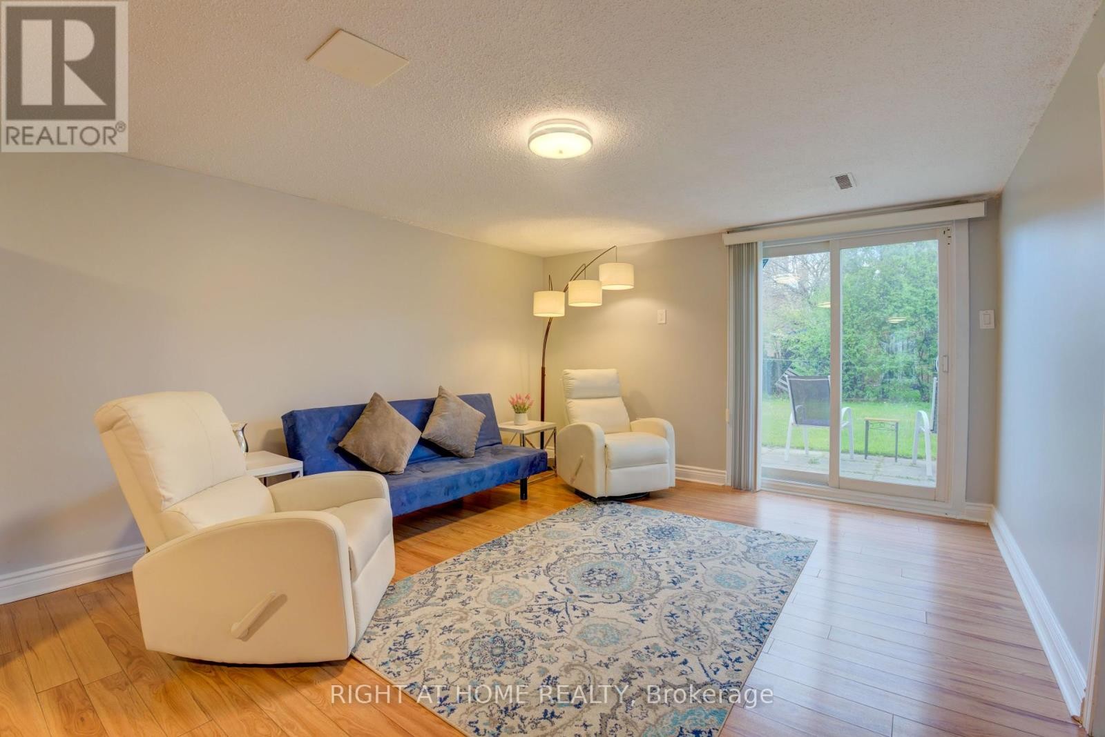 












208 MEADOWS BOULEVARD

,
Mississauga (Rathwood),




Ontario
L4Z1J9

