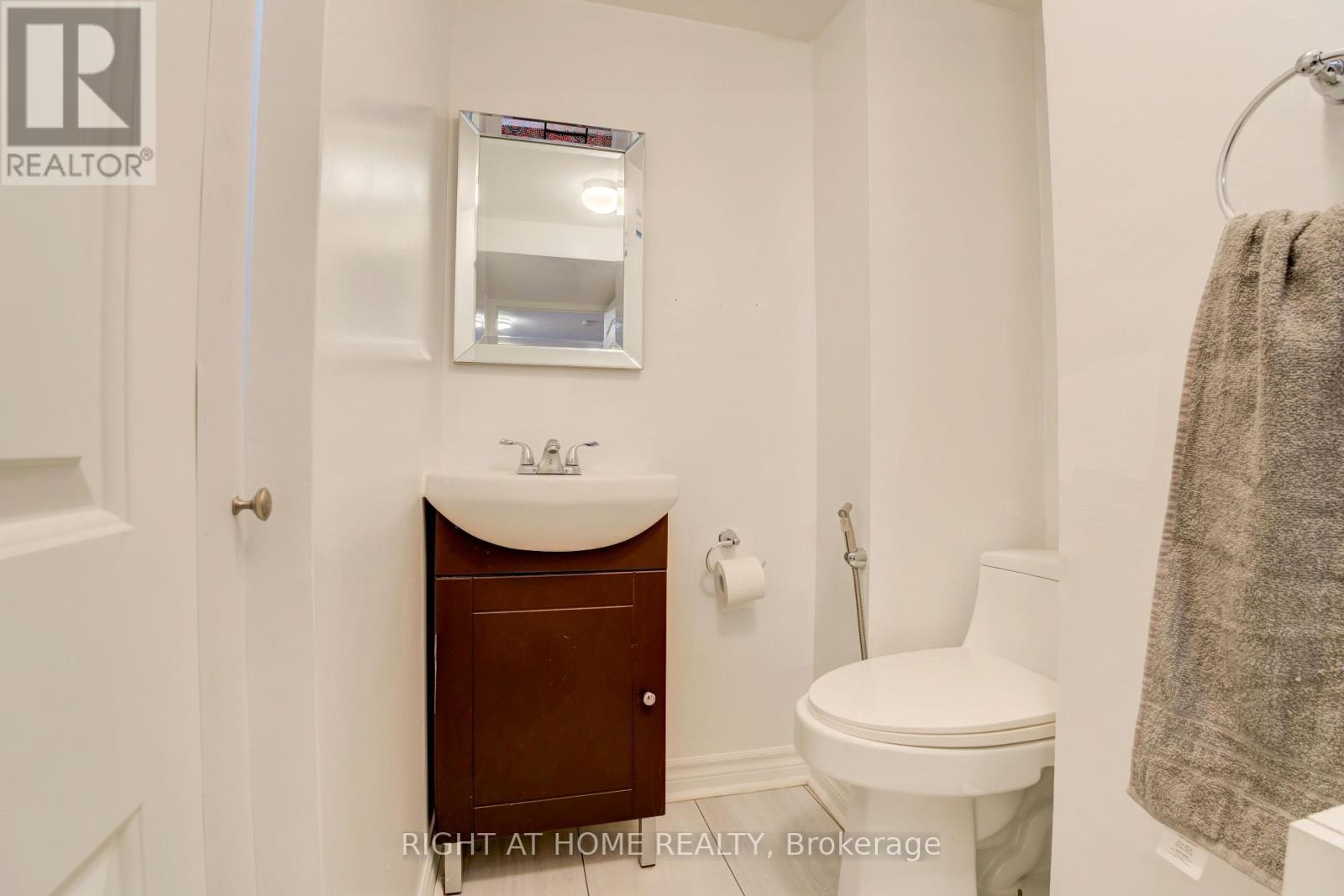 












208 MEADOWS BOULEVARD

,
Mississauga (Rathwood),




Ontario
L4Z1J9

